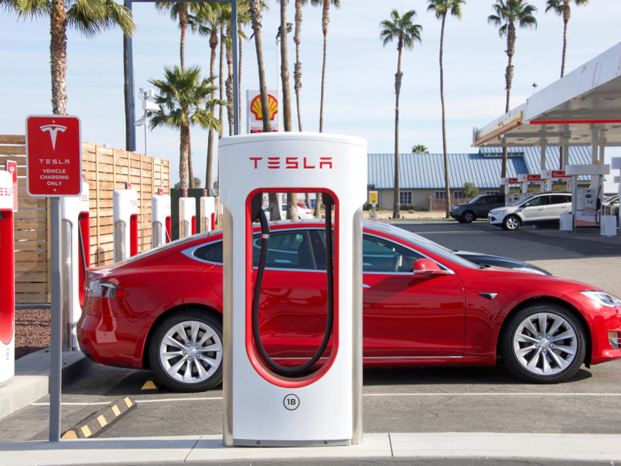 Tesla Offers As Much As 10K Miles Of Free Supercharging For Customers Who Take New Car Delivery Before Month-End