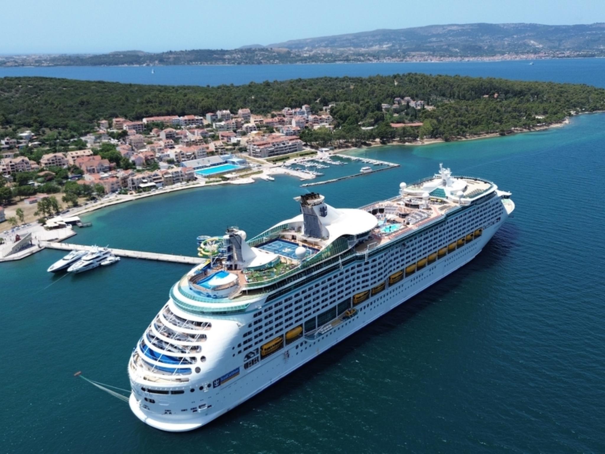 Jim Cramer Doesn’t Like Carnival Right Now: Royal Caribbean Is ‘The One You Want’