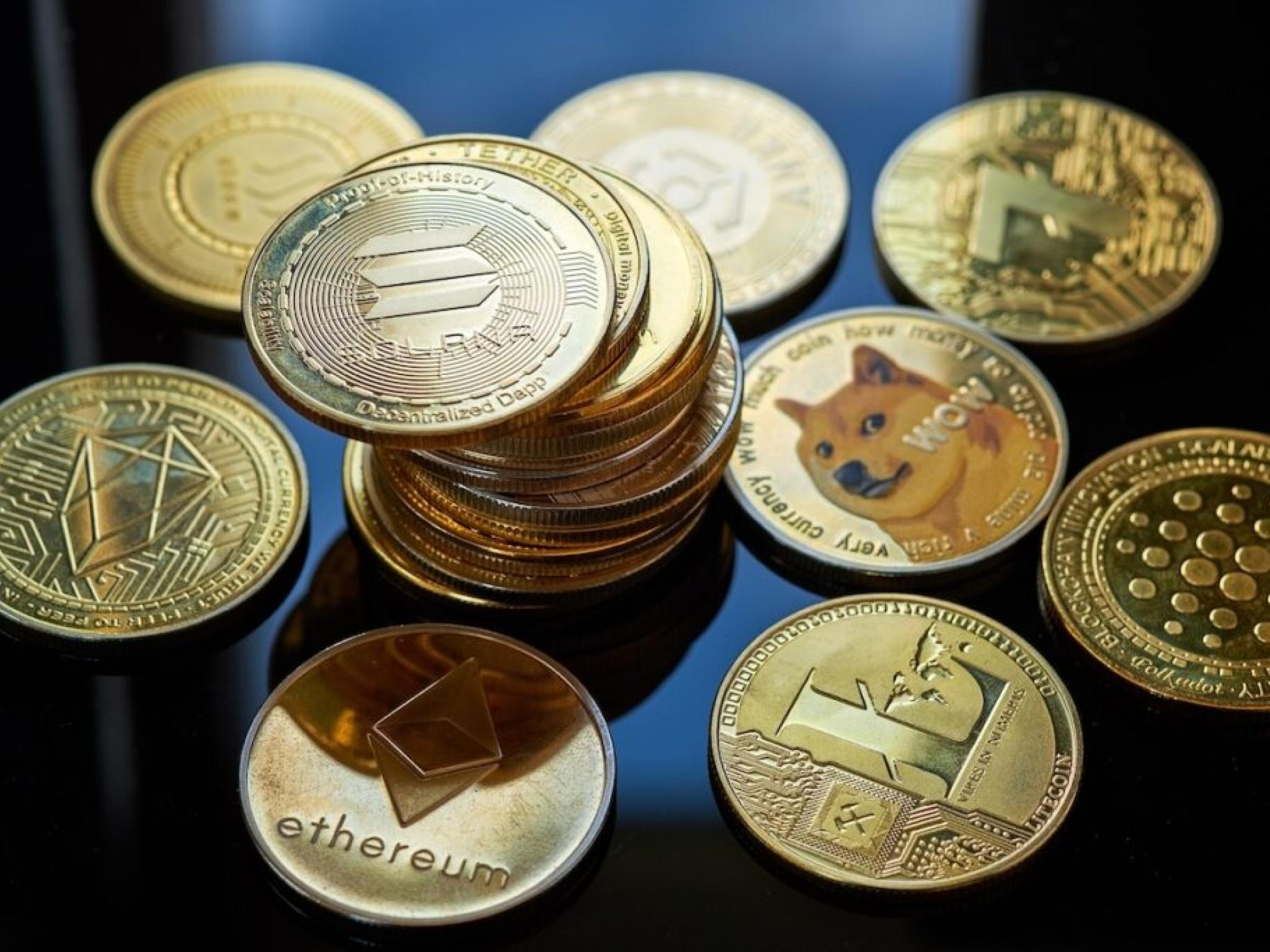 Bitcoin Steady As Ethereum, XRP, Dogecoin Climb On Wednesday Morning