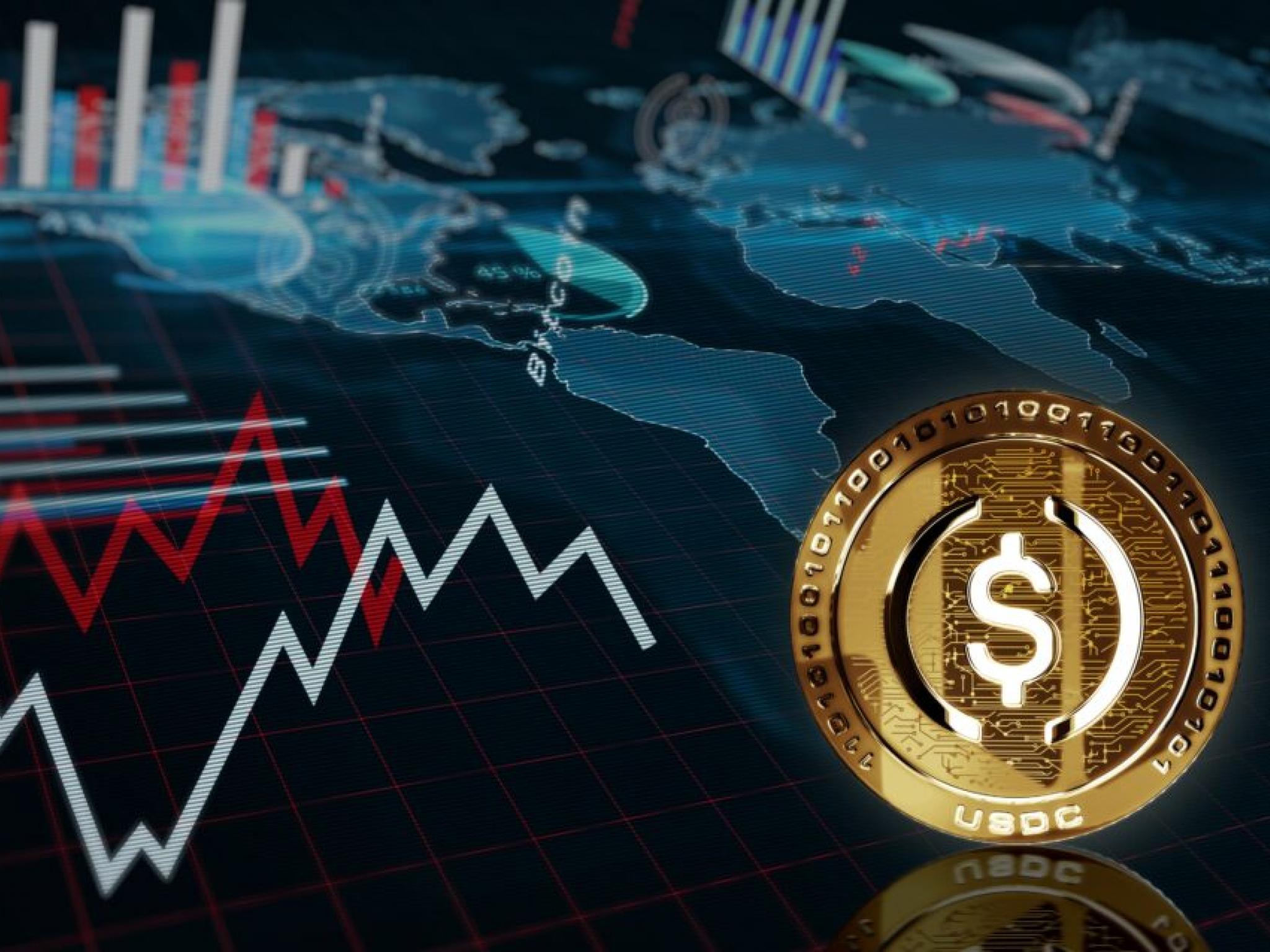 Bitcoin, Ethereum, XRP Steady, Dogecoin Climbs: Watch These Levels, Traders Caution